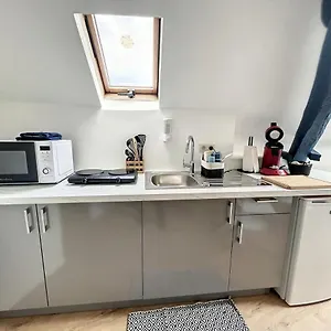https://station-173-e-bruxelles-charleroi-airport.hotelsantwerp.net