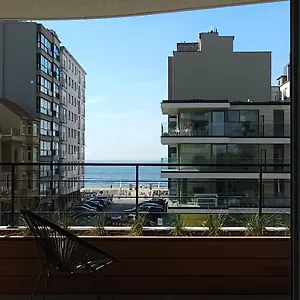 Met Zeezicht - The Waves - Odette Aan Zee Oostende